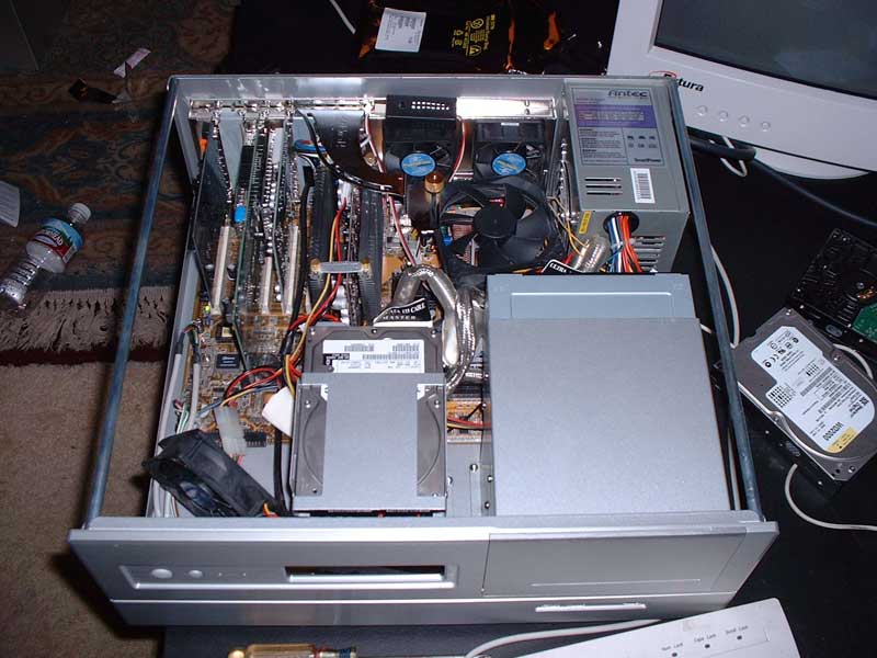 http://www.moesrealm.com/img/htpc_guts.jpg